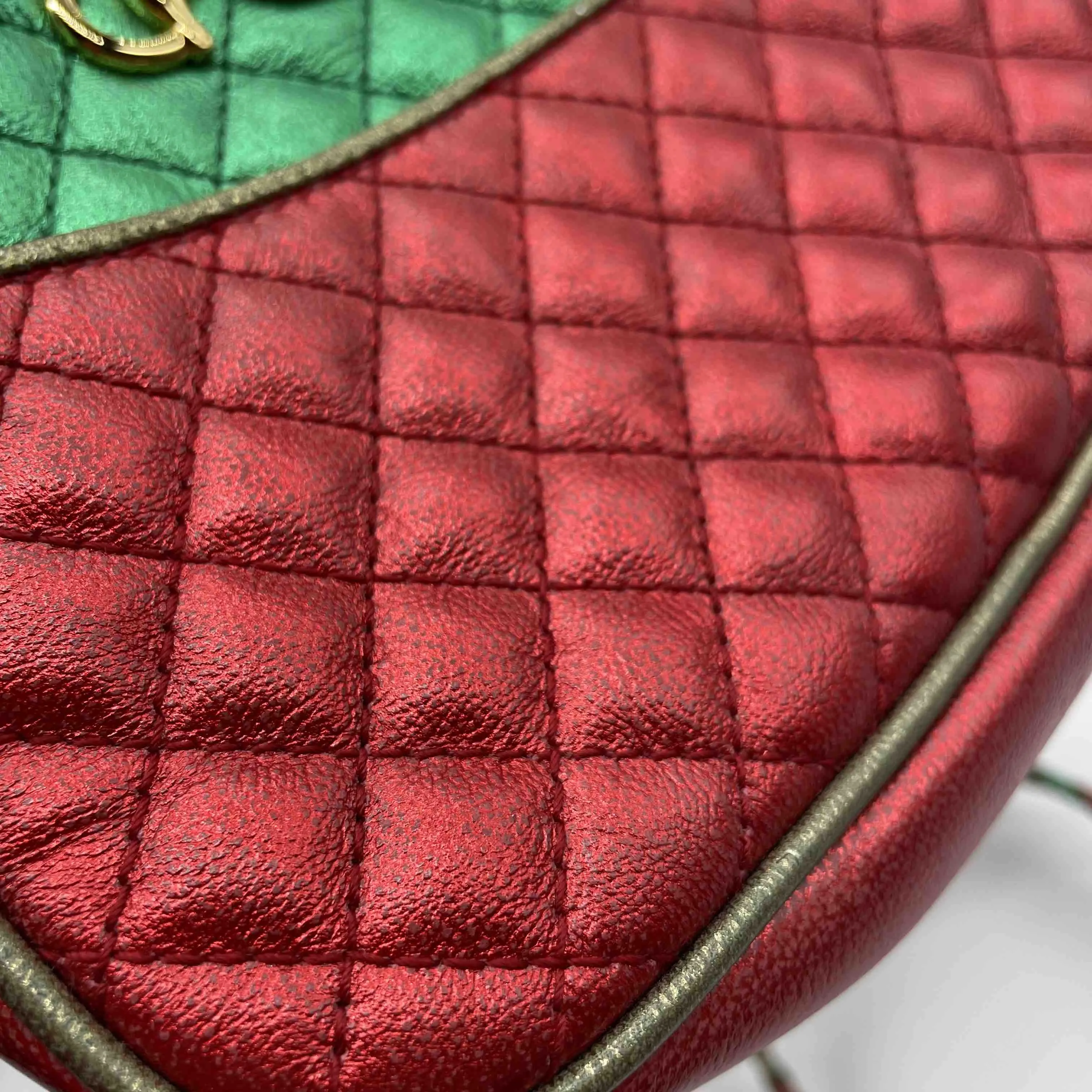 Gucci Preloved Leather Shoulder Bag h204-27 Red/Green