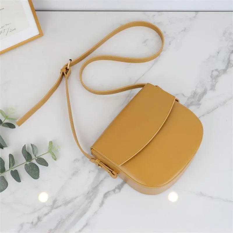 Half-round shoulder saddle bag