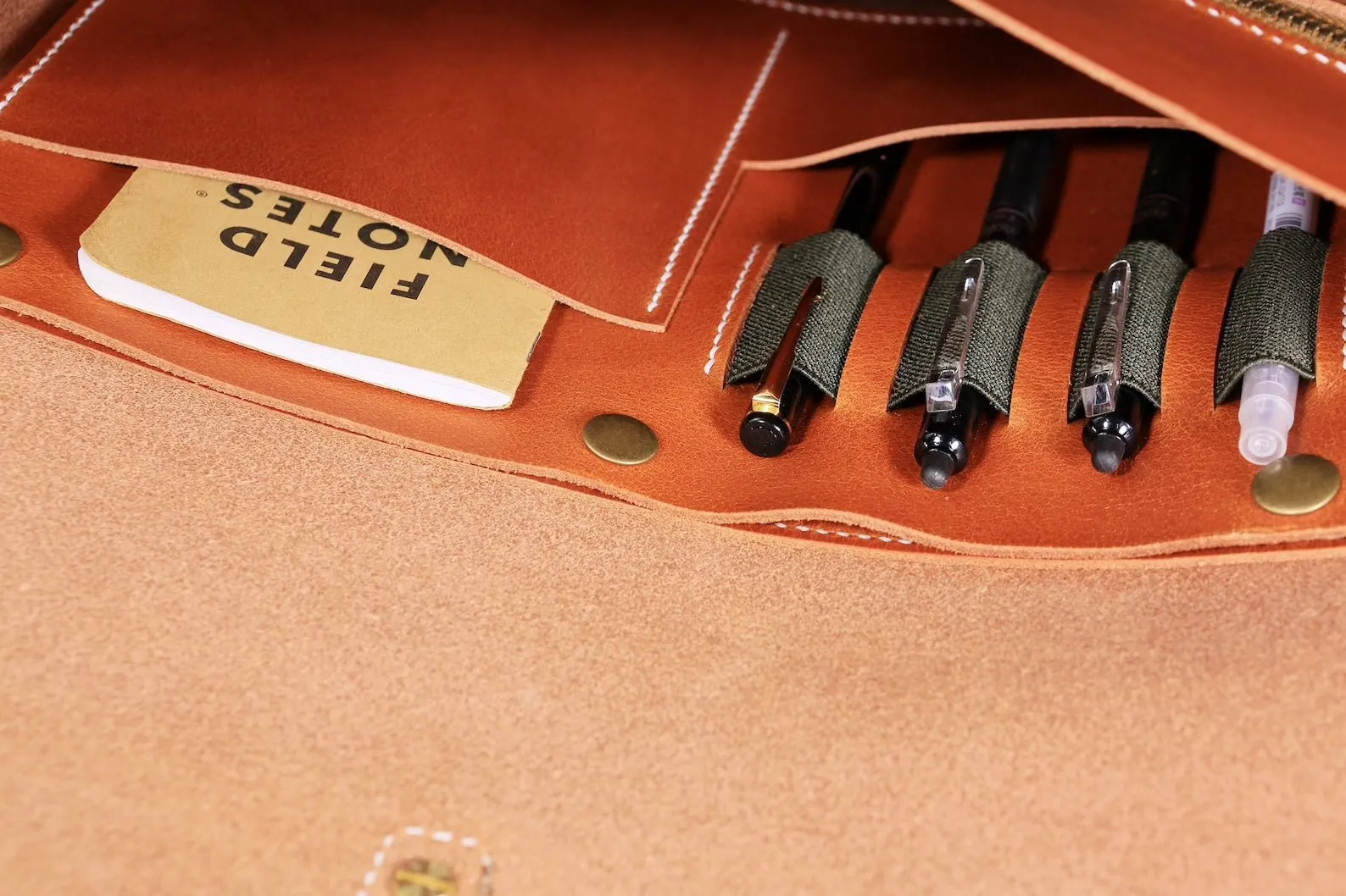 Handmade vegetable tanned leather computer carry bag