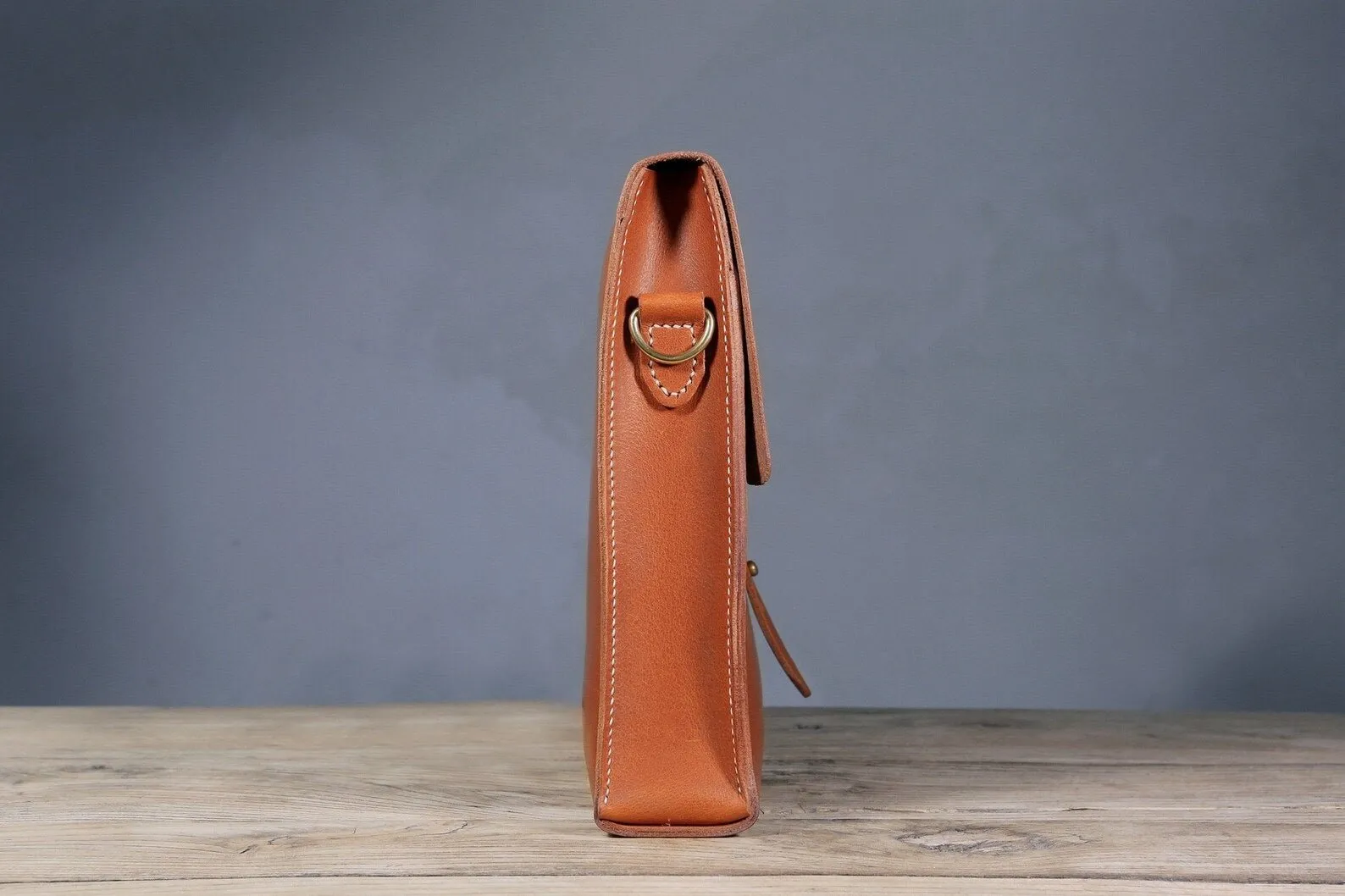 Handmade vegetable tanned leather computer carry bag