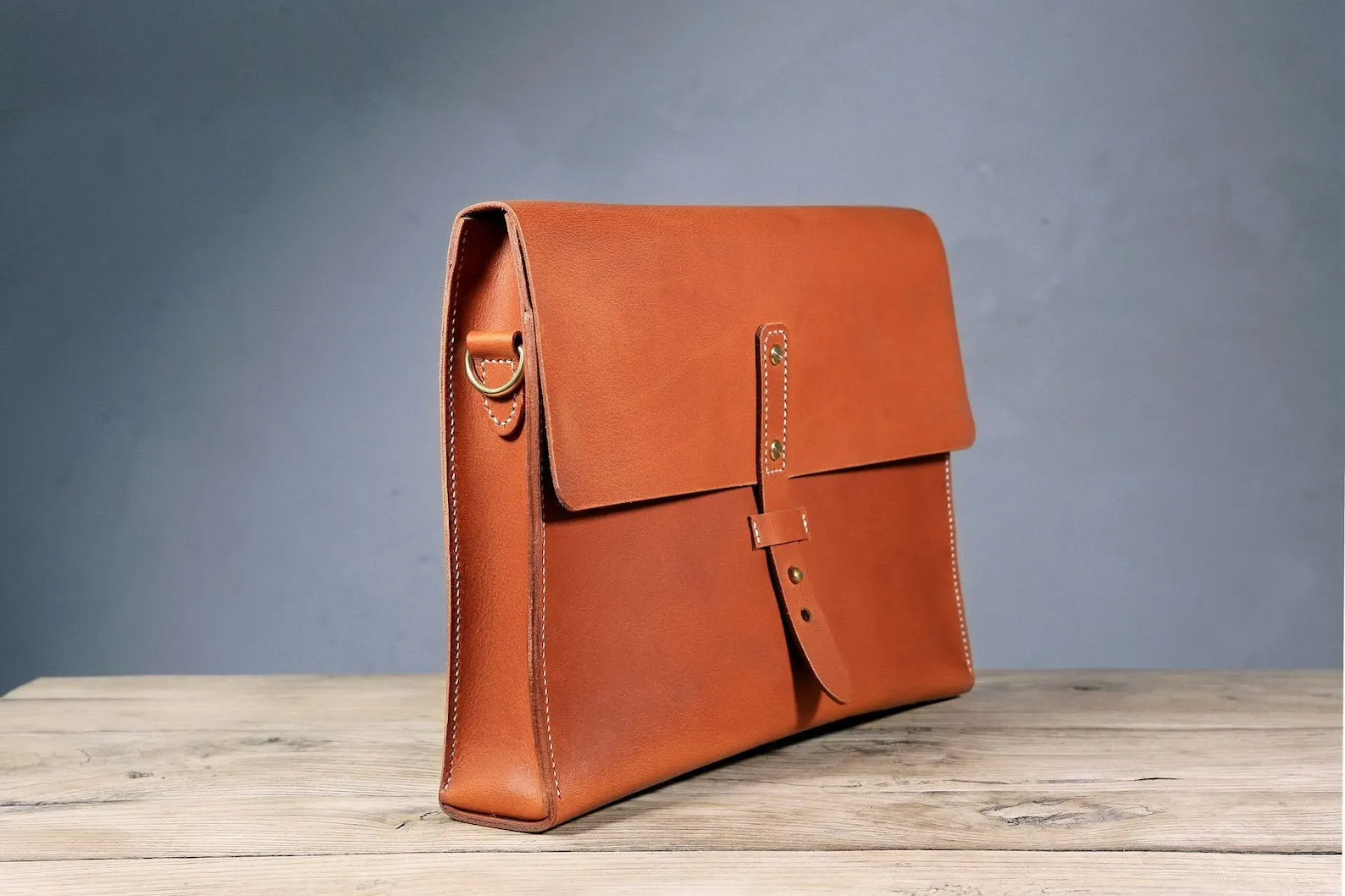Handmade vegetable tanned leather computer carry bag