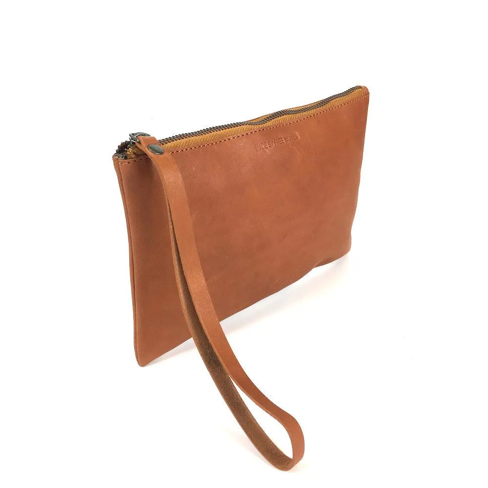 LEATHER CLUTCH CAMEL
