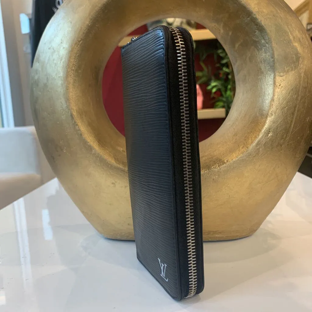 Louis Vuitton 2020 Black Epi Leather Zippy Vertical Wallet