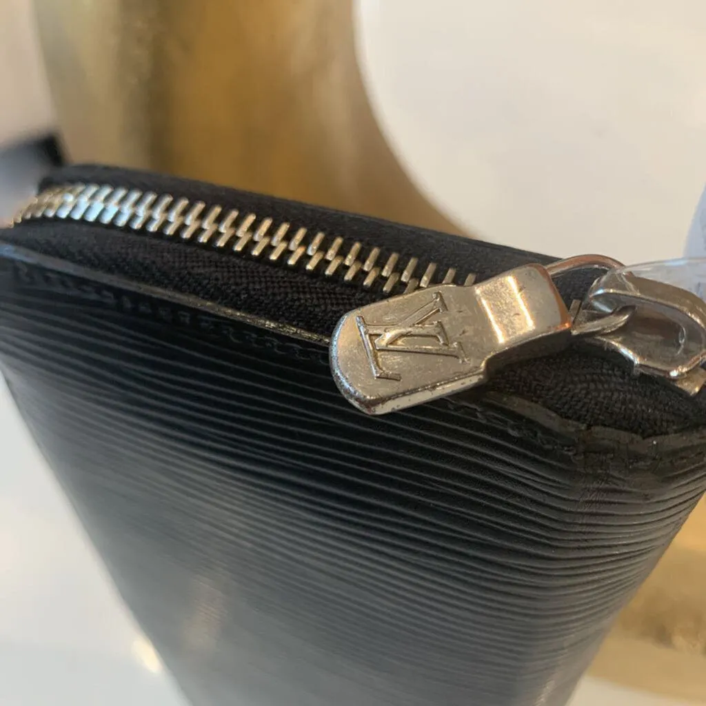 Louis Vuitton 2020 Black Epi Leather Zippy Vertical Wallet