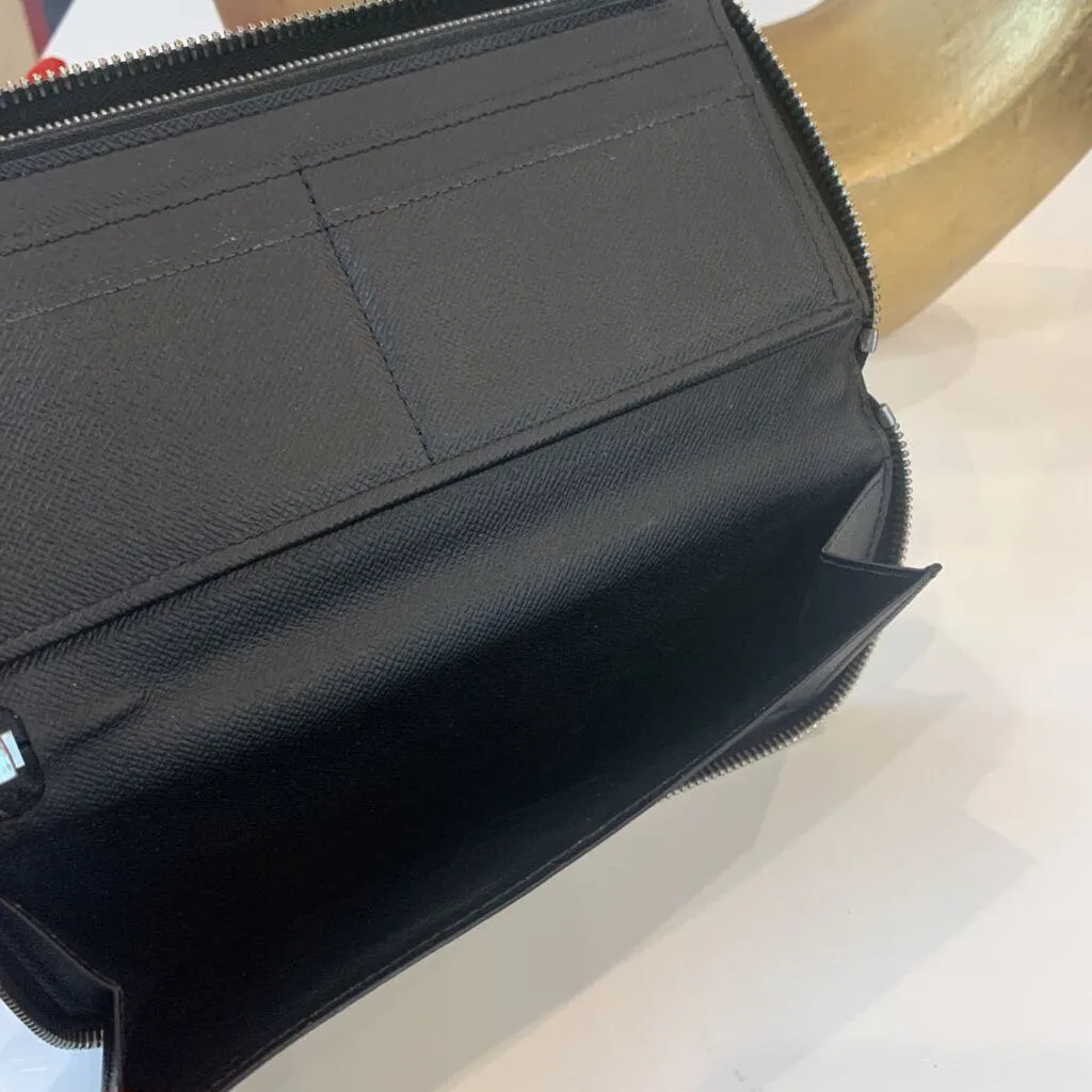 Louis Vuitton 2020 Black Epi Leather Zippy Vertical Wallet