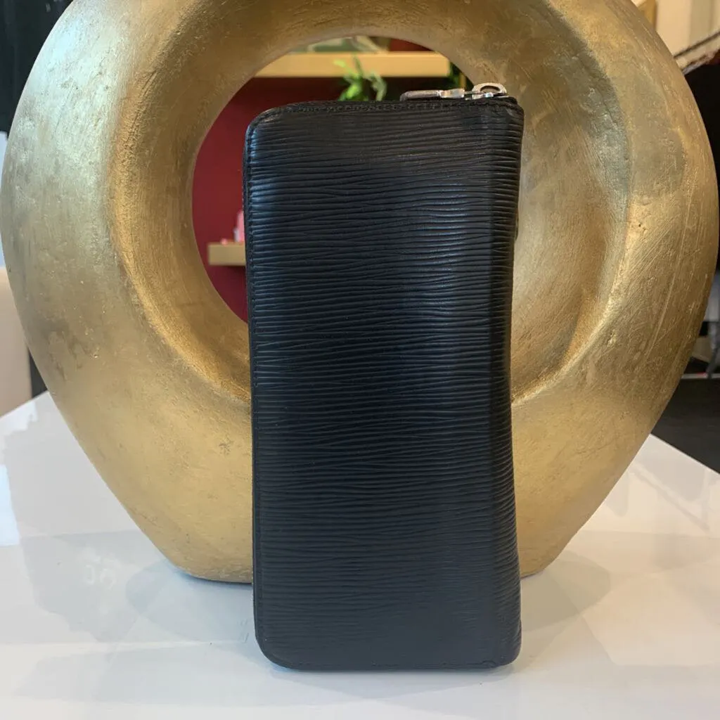 Louis Vuitton 2020 Black Epi Leather Zippy Vertical Wallet