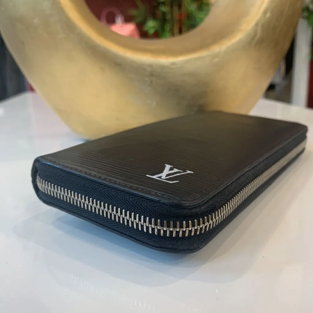Louis Vuitton 2020 Black Epi Leather Zippy Vertical Wallet