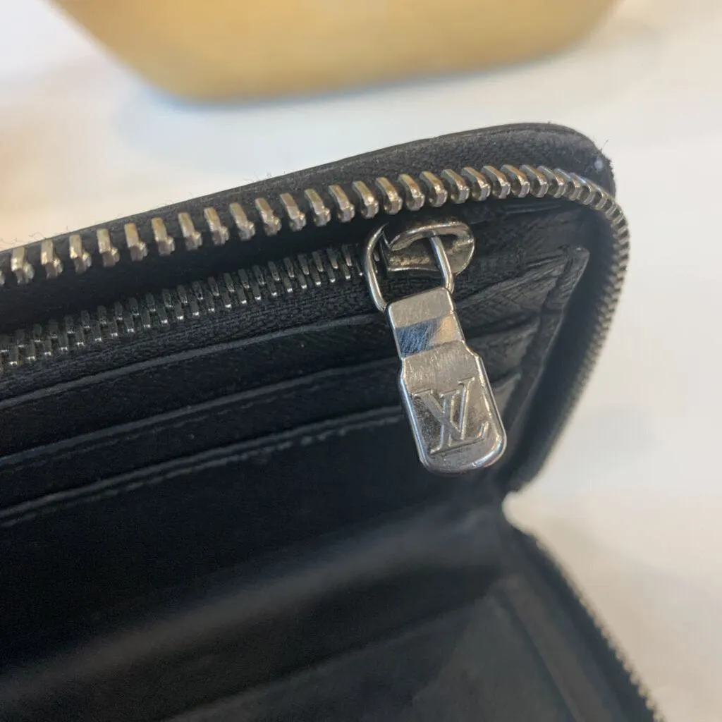 Louis Vuitton 2020 Black Epi Leather Zippy Vertical Wallet