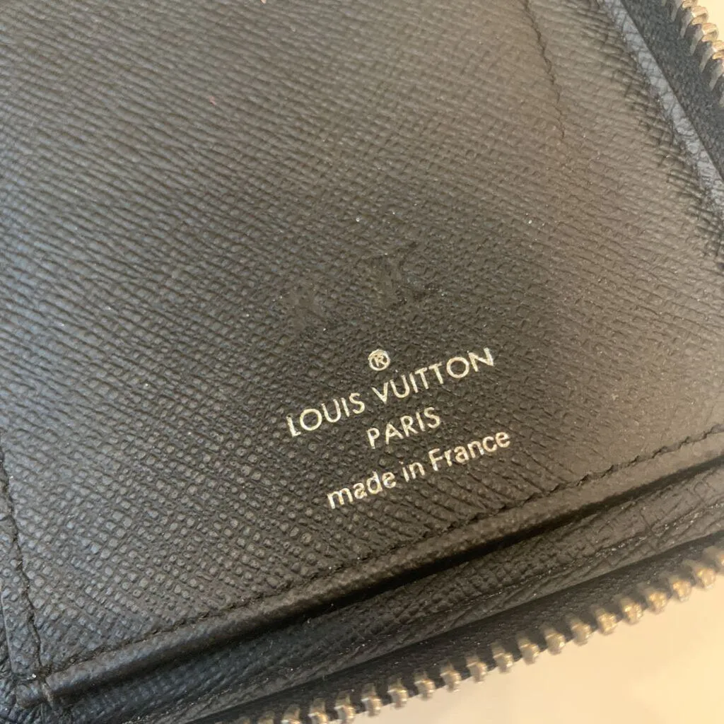 Louis Vuitton 2020 Black Epi Leather Zippy Vertical Wallet