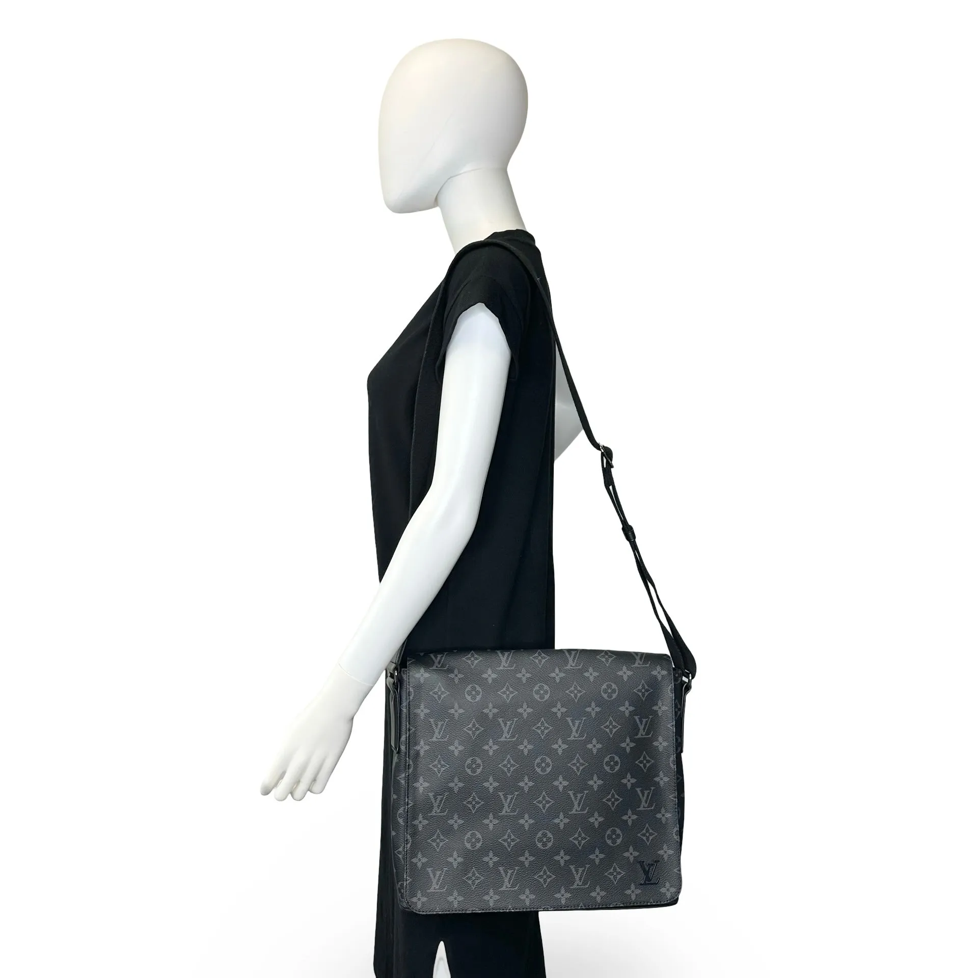 LOUIS VUITTON: Monogram Eclipse District Messenger MM