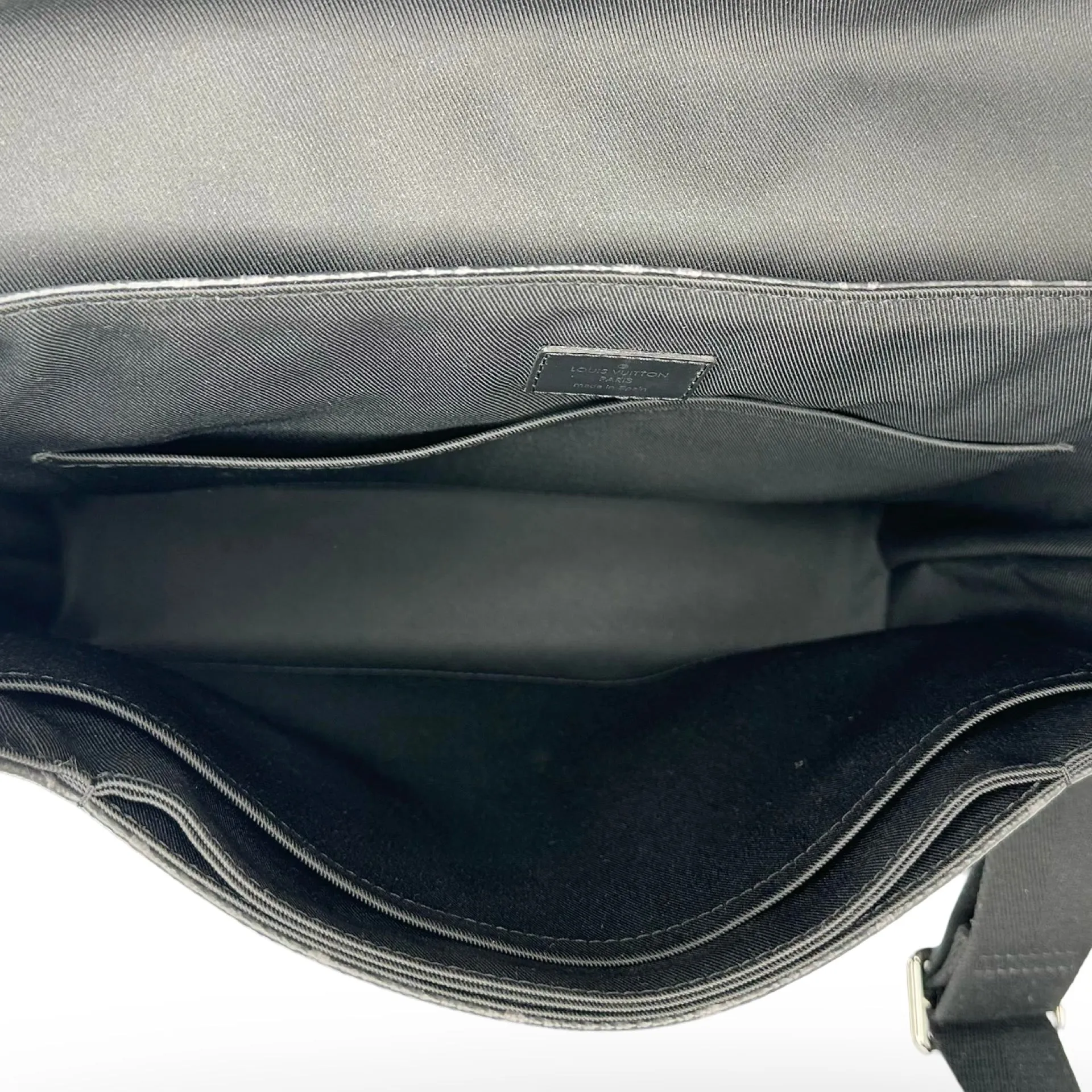LOUIS VUITTON: Monogram Eclipse District Messenger MM