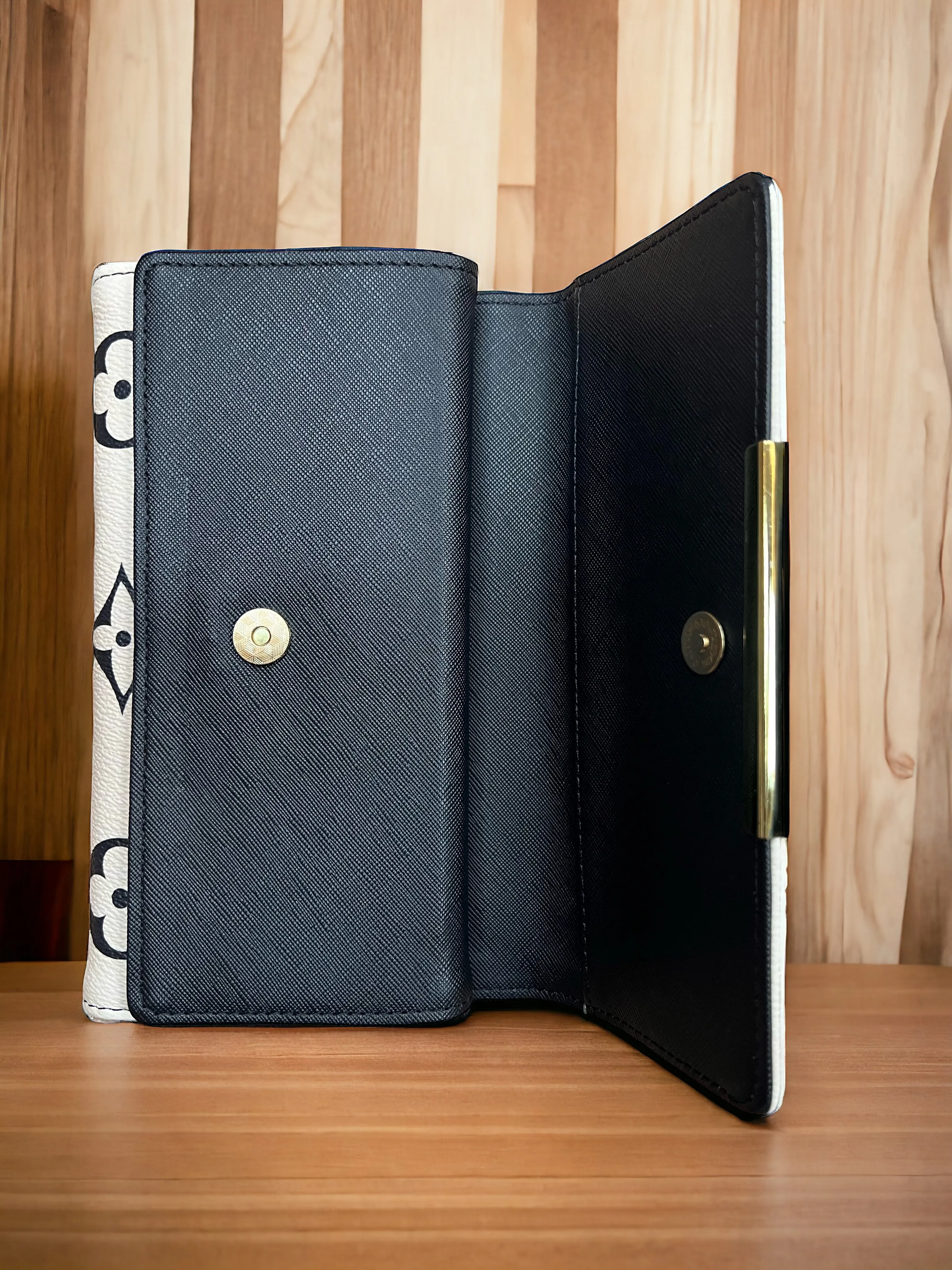 Louis Vuitton Multi Compartments Designer Wallets