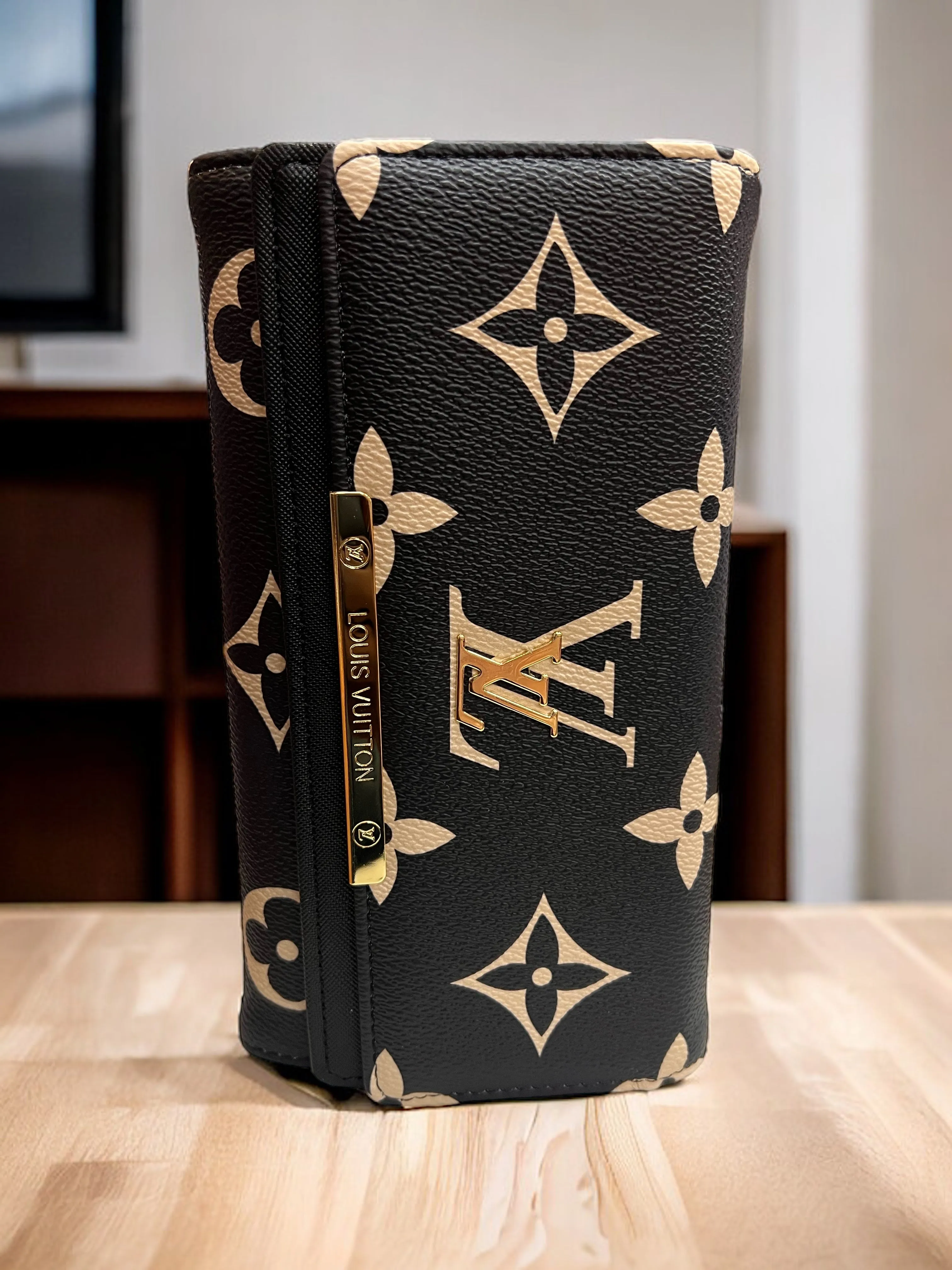 Louis Vuitton Multi Compartments Designer Wallets
