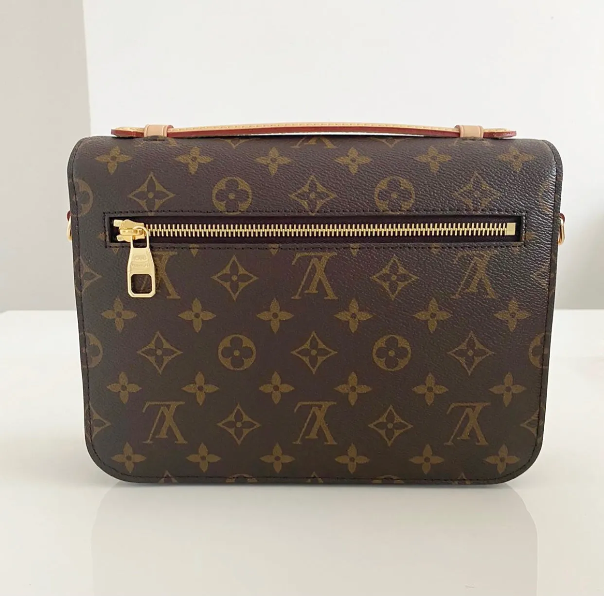 Louis Vuitton Pochette Metis Classic Monogram