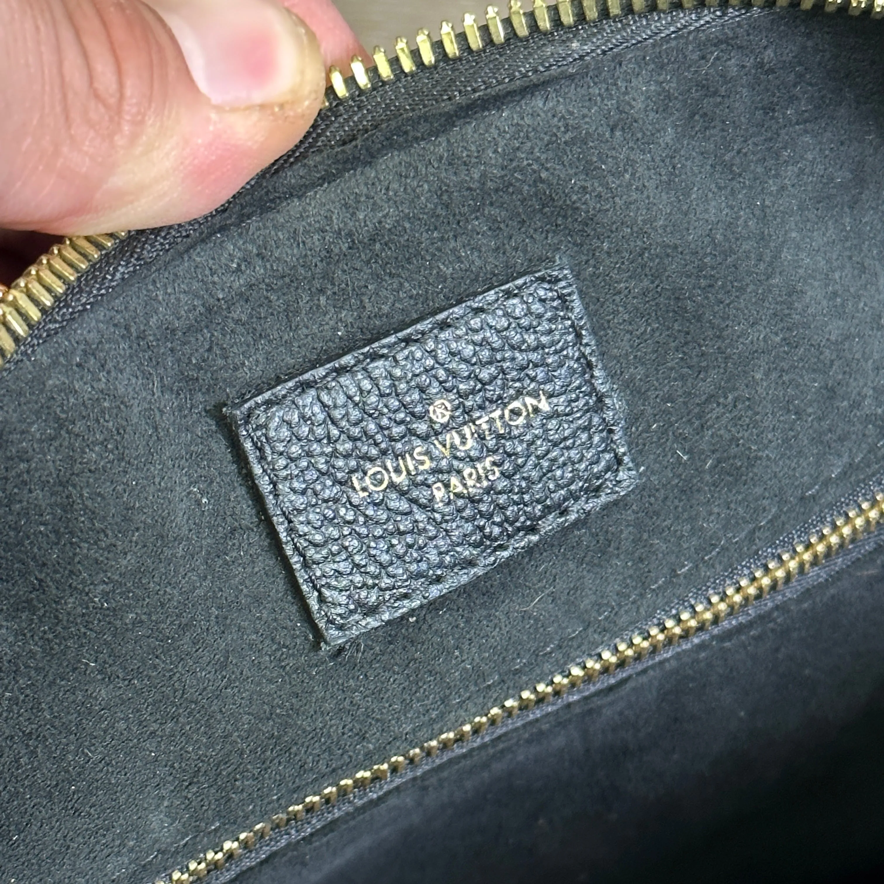 Louis Vuitton Speedy Bandoulière 25 - Giant Empriente Leather - Black