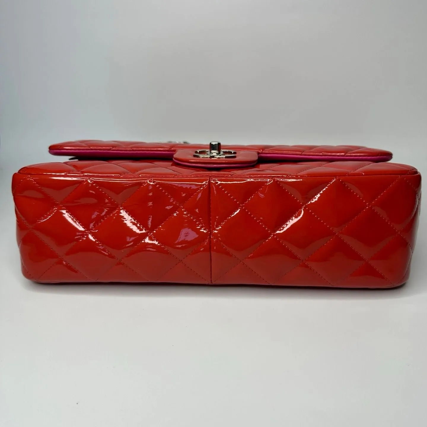 Preloved Chanel classic flap bag patent leather red -NG102764