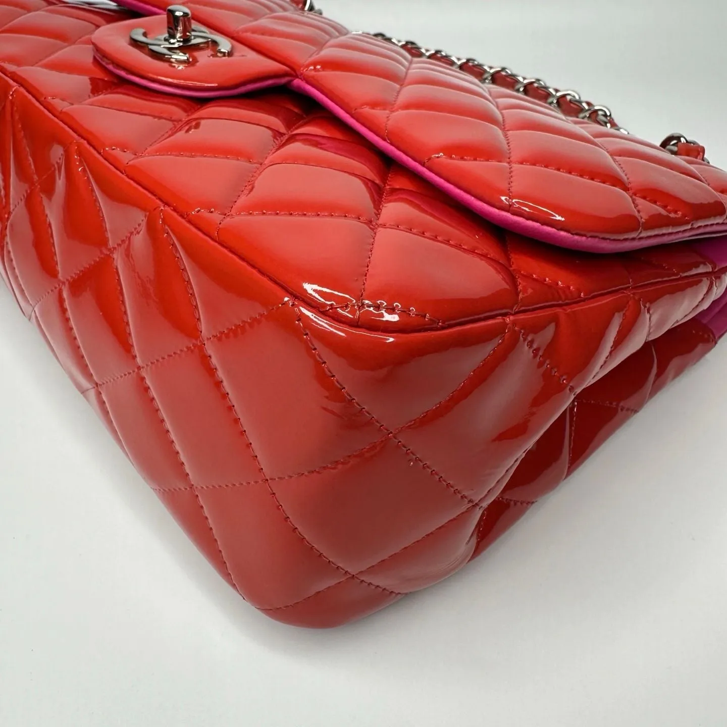 Preloved Chanel classic flap bag patent leather red -NG102764