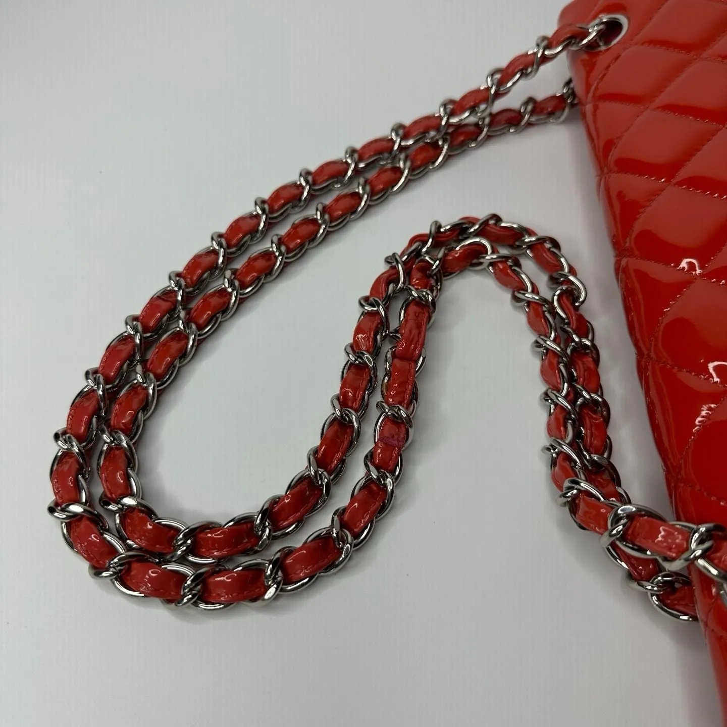 Preloved Chanel classic flap bag patent leather red -NG102764