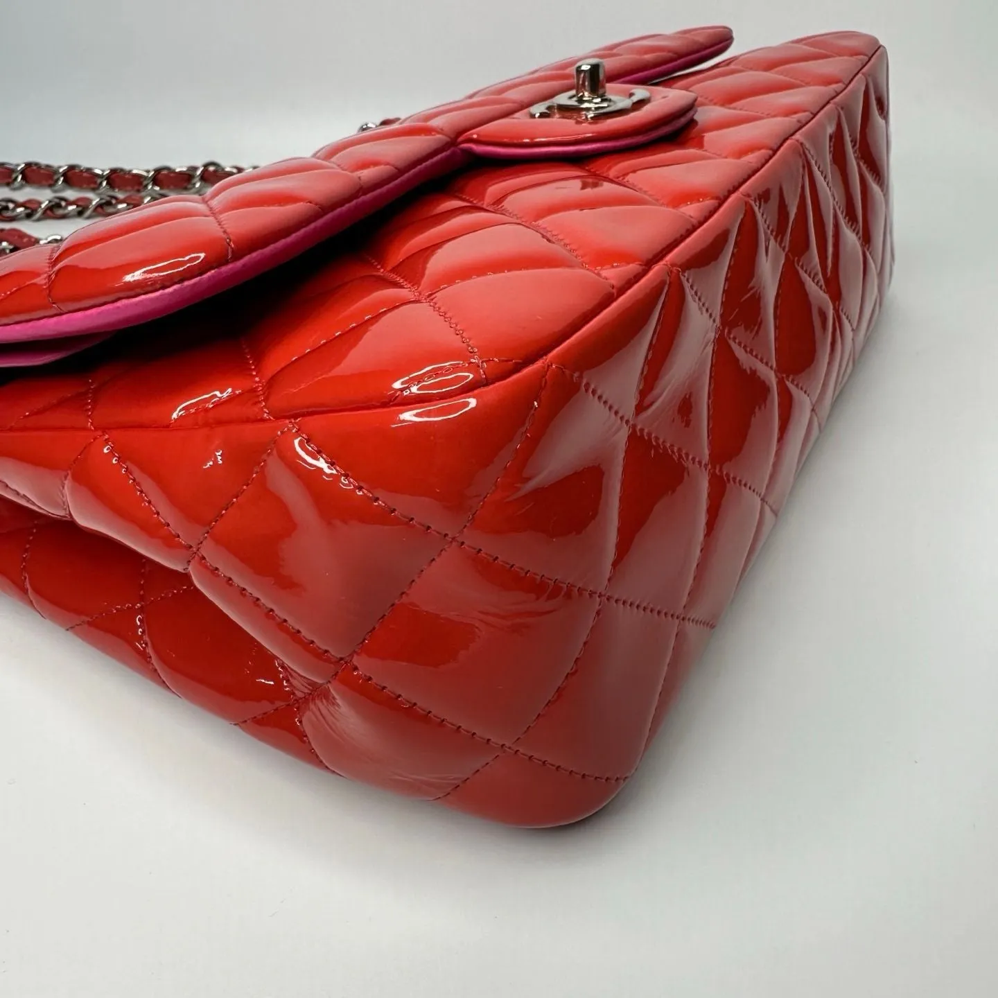 Preloved Chanel classic flap bag patent leather red -NG102764