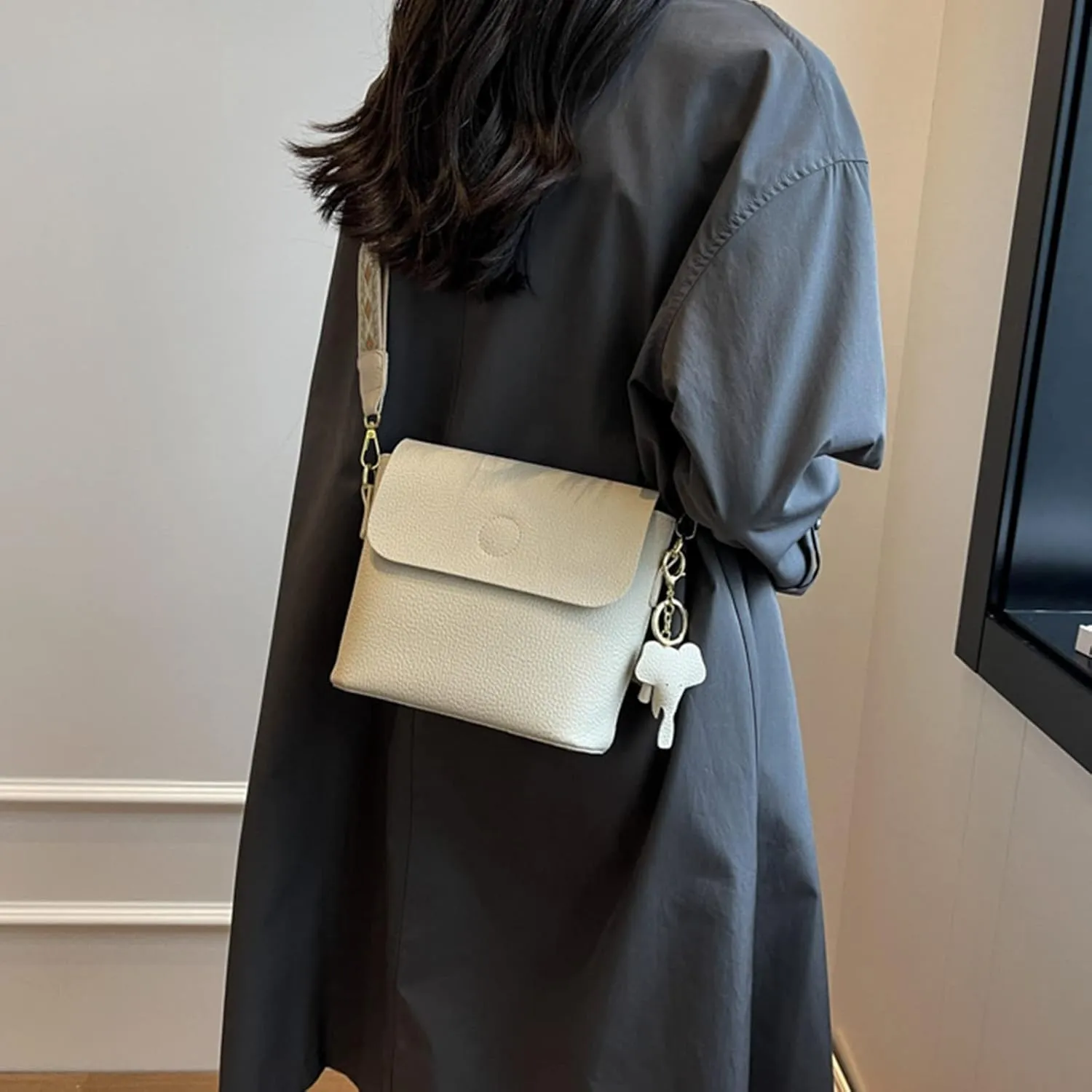 WUURAA Women's Plain Crossbody Bag Girls PU Leather Shoulder Bag Women's Bucket Messenger Bag Small Square Bag for Everyday Use