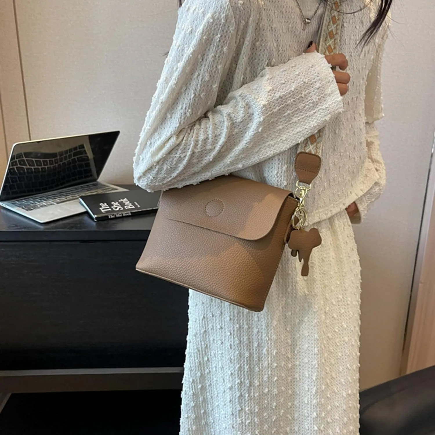 WUURAA Women's Plain Crossbody Bag Girls PU Leather Shoulder Bag Women's Bucket Messenger Bag Small Square Bag for Everyday Use